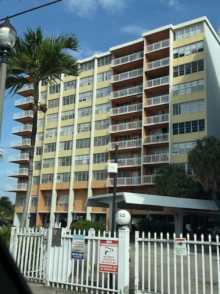 2025 NE 164th St Unit 605, North Miami Beach, FL 33162