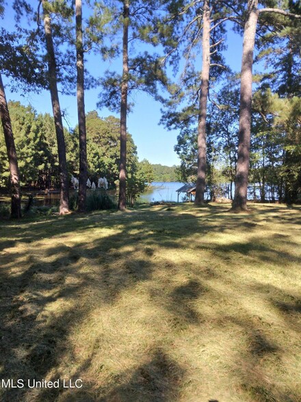 1144 Lake Dockery Rd, Byram, MS 39272