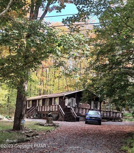 105 Fawn Rd, Pocono Lake, PA 18347