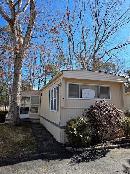 39 Park Ln, Coventry, RI 02816