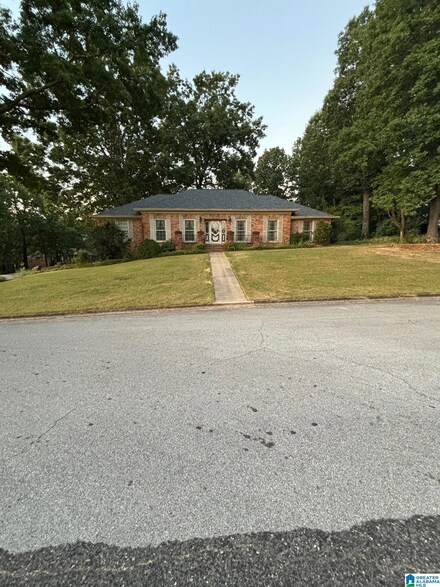 629 Woodbrook Rd, Center Point, AL 35215