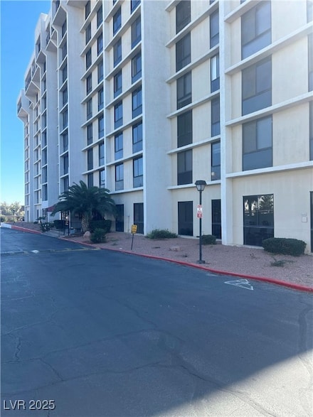 3930 University Center Dr Unit 806, Las Vegas, NV 89119