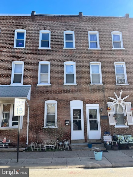 209 Lexington Ave, Crum Lynne, PA 19022
