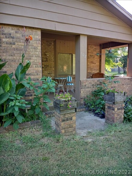 307 S 7th St, Davis, OK 73030