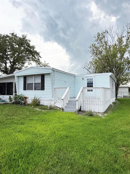 302 Pinecrest Ave, Moore Haven, FL 33471