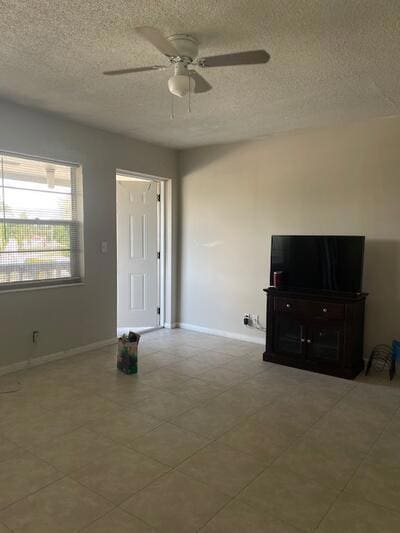 37 Kingswood B, West Palm Beach, FL 33417