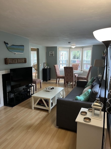 25 Centerville Ave, Centerville, MA 02632