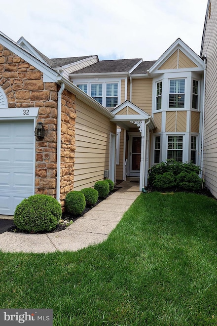 32 Hunters Way, Newtown, PA 18940