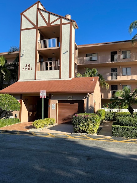 7281 Amberly Ln Unit 207, Delray Beach, FL 33446