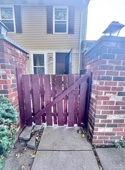 39514 Old Dominion Dr, Clinton Township, MI 48038