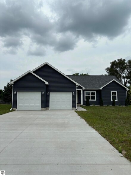2475 Joseph Dr, Mount Pleasant, MI 48858