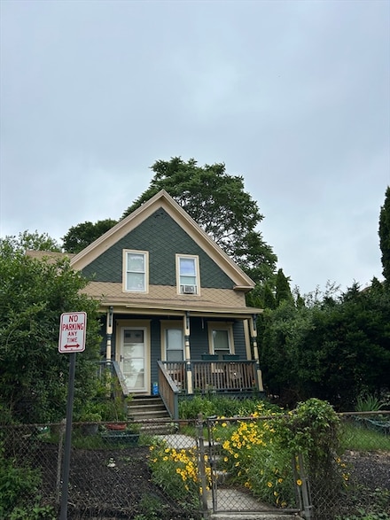 4 Adams St, Worcester, MA 01604
