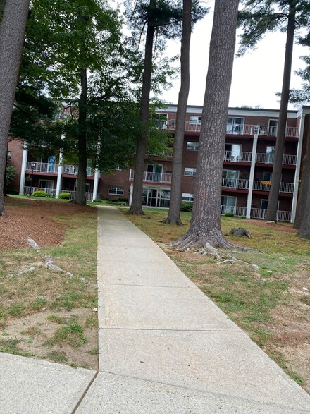 46 Greentree Ln Unit 44, South Weymouth, MA 02190
