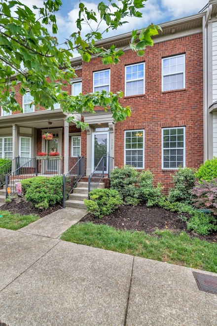 7162 Sunnywood Dr, Nashville, TN 37211