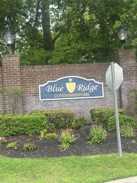720 Blue Ridge Dr, Medford, NY 11763