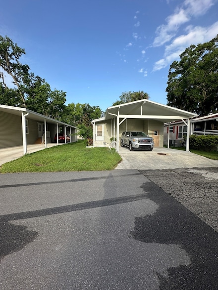 8 Twin Coach Ct, Daytona Beach, FL 32119