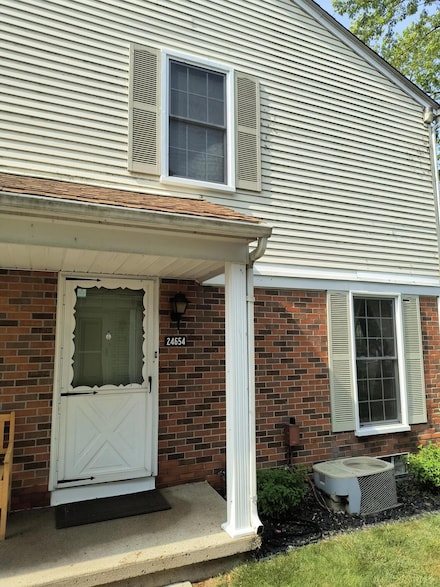 24654 Spring Ln, Harrison Township, MI 48045