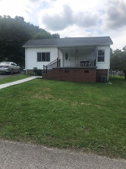 275 Hemlock St, Benham, KY 40807