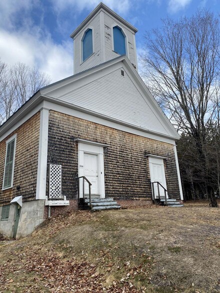 1038 E Madison Rd, Madison, ME 04950