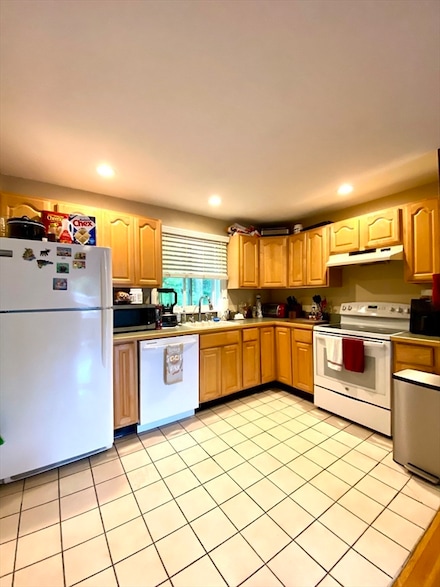 11 Jacqueline Rd Unit F, Waltham, MA 02452