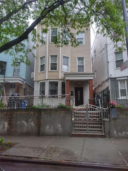 1019 Woodycrest Ave, Bronx, NY 10452