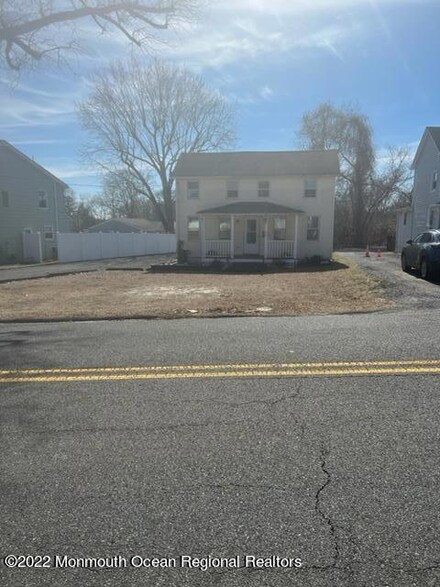 416 W Lincoln Ave, Oakhurst, NJ 07755