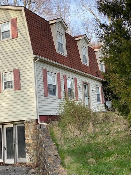 7647 S Scenic Hwy, Bland, VA 24315