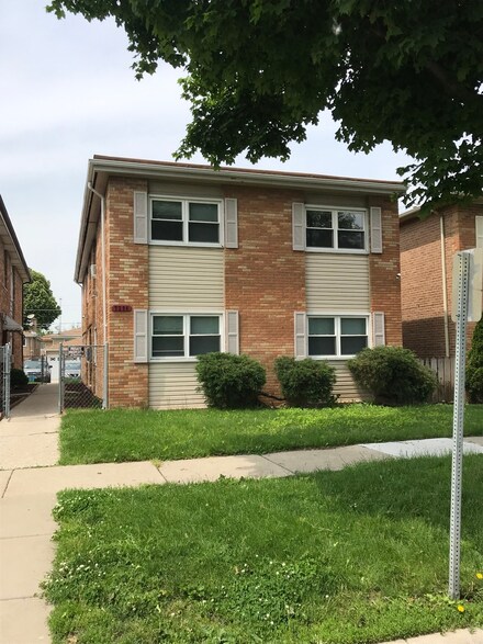 7204 W 53rd St, Summit, IL 60501