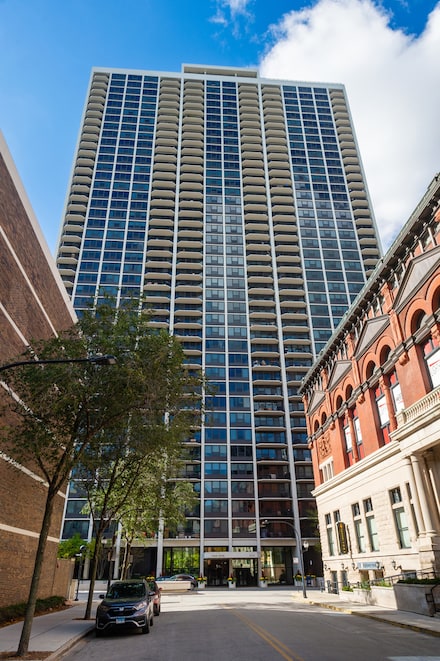 1560 N Sandburg Terrace Unit 1412J, Chicago, IL 60610