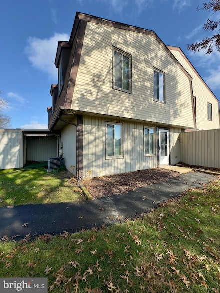 8 King Henry Cir, Rosedale, MD 21237