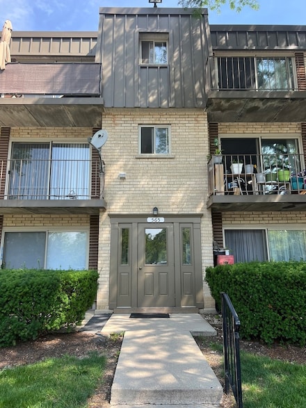 565 Fairway View Dr Unit 2L, Wheeling, IL 60090