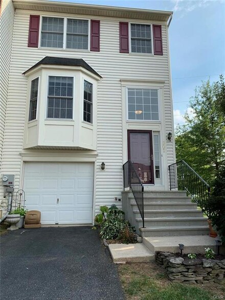 301 S Oak St, Freemansburg, PA 18017