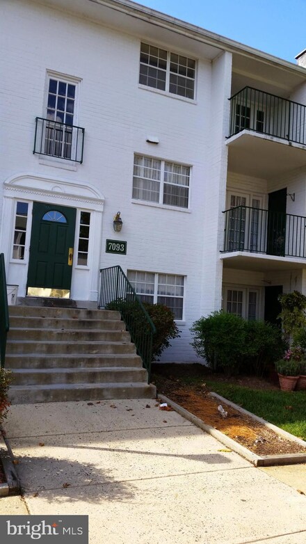 7093 Spring Garden Dr Unit 104, Springfield, VA 22150