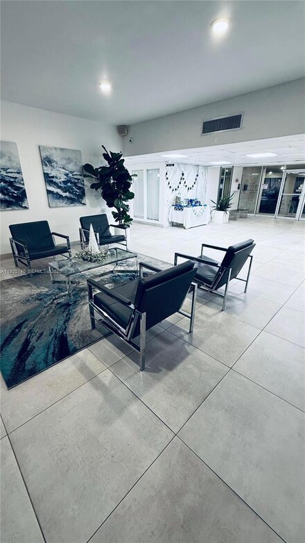 401 Golden Isles Dr Unit 512, Hallandale Beach, FL 33009