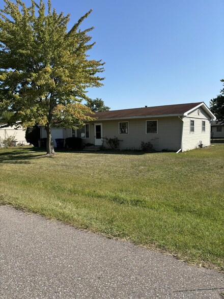 4851 Clover Ln, Michigan City, IN 46360