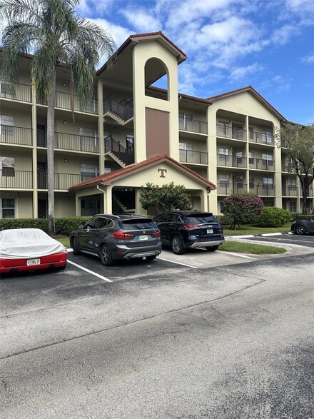 13001 SW 15th Ct Unit T202, Pembroke Pines, FL 33027