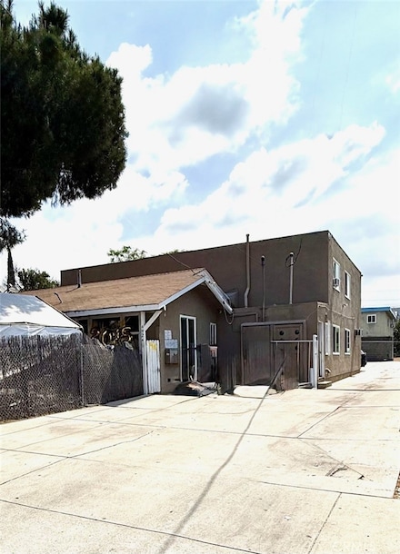 6924 Gentry Ave, Los Angeles, CA 91605