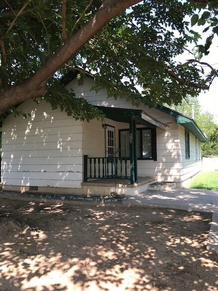 415 S Main St, Ringwood, OK 73768