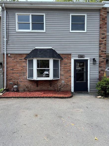 36 Hampton Ct, Middletown, NY 10941