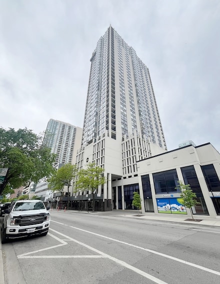 1122 N Clark St Unit 1702, Chicago, IL 60610
