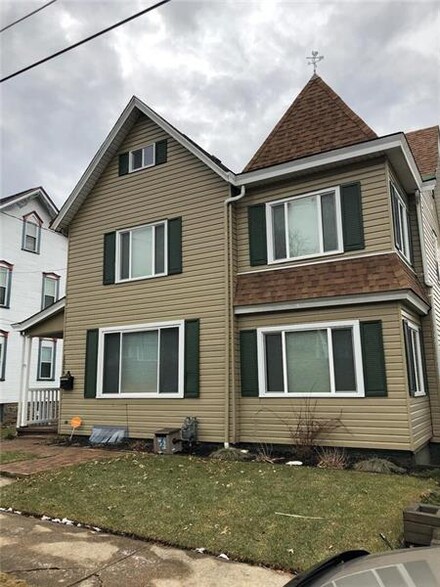 1004 Vine St, West Newton, PA 15089
