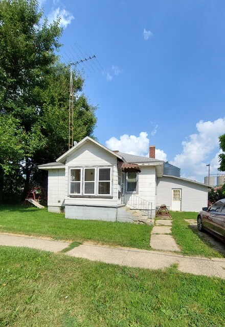 225 Lynn St, Reading, MI 49274