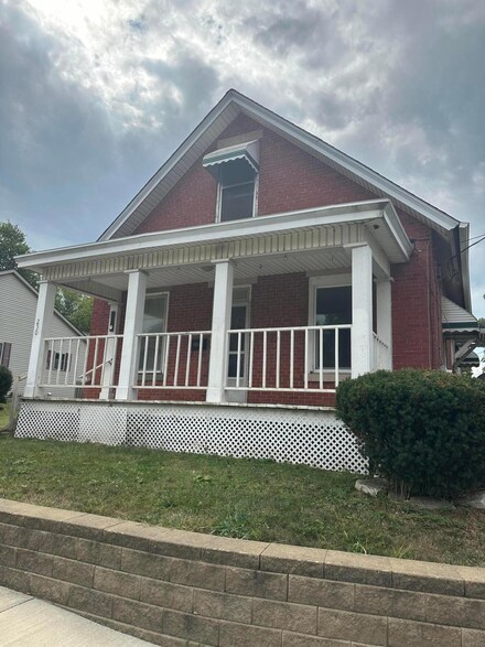 250 E William St, Delaware, OH 43015