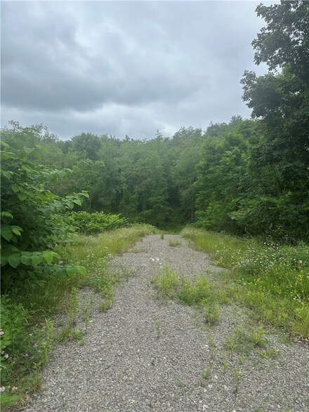 2319 Mcdevitt Rd, Franklin Park, PA 15143