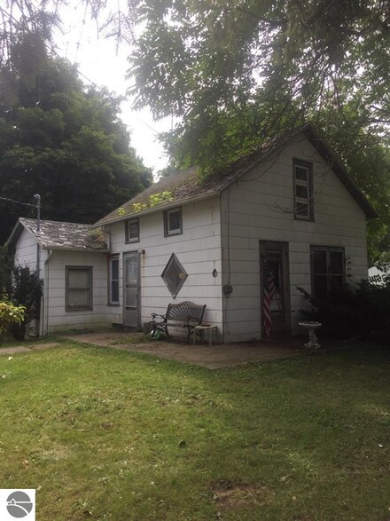 218 N Main St, Ithaca, MI 48862