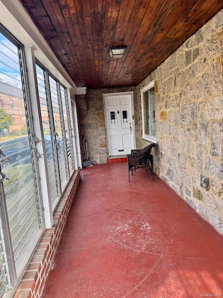 29 N Long Beach Rd, Rockville Centre, NY 11570