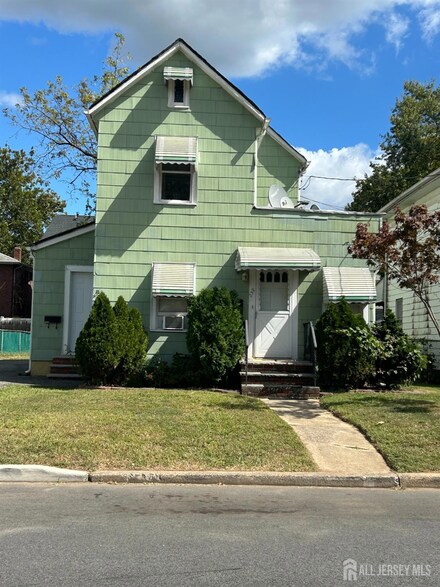 239 N 10th St, Kenilworth, NJ 07033