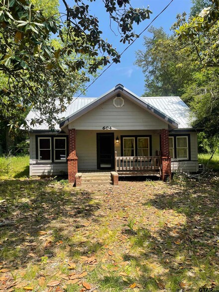 604 County Road 3810, Troup, TX 75789