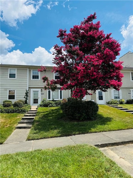 5725 Bramblegate Rd, Greensboro, NC 27409