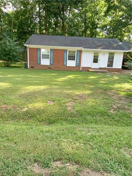 2363 Melfield Dr, Haw River, NC 27258